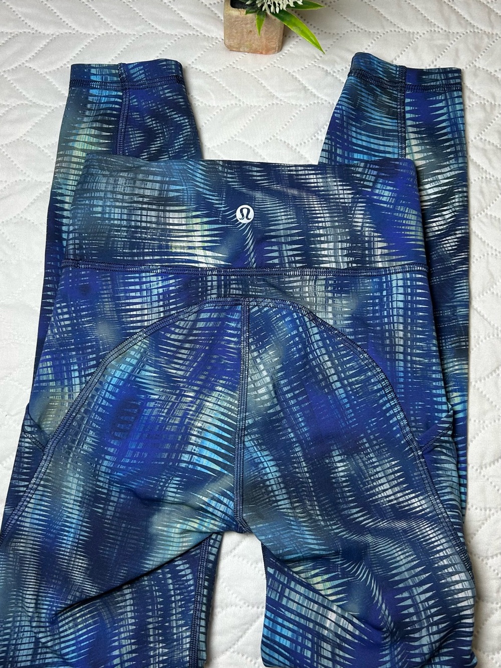 lululemon Women's Blue, White & Black Geometric Ankle Leggings - Regular Size 0